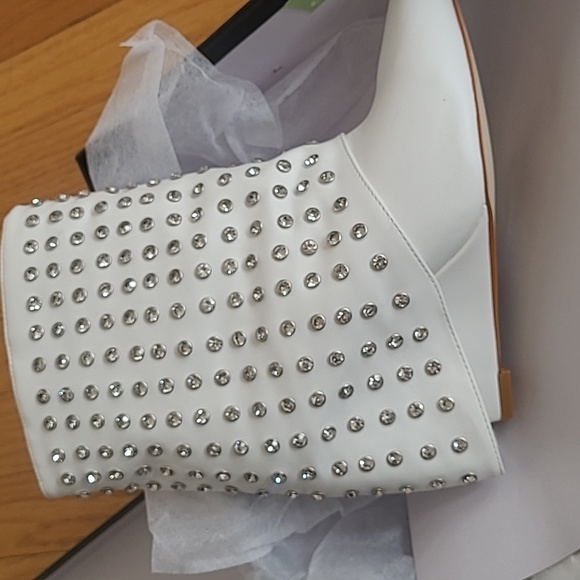 Women bling boots white. 6.5 size. - Picture 3 of 4